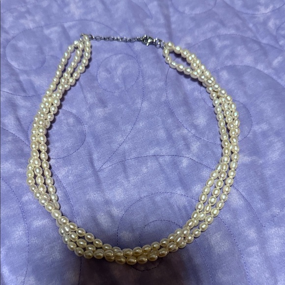 Elegant Cream Pearl Necklace - Picture 2 of 8